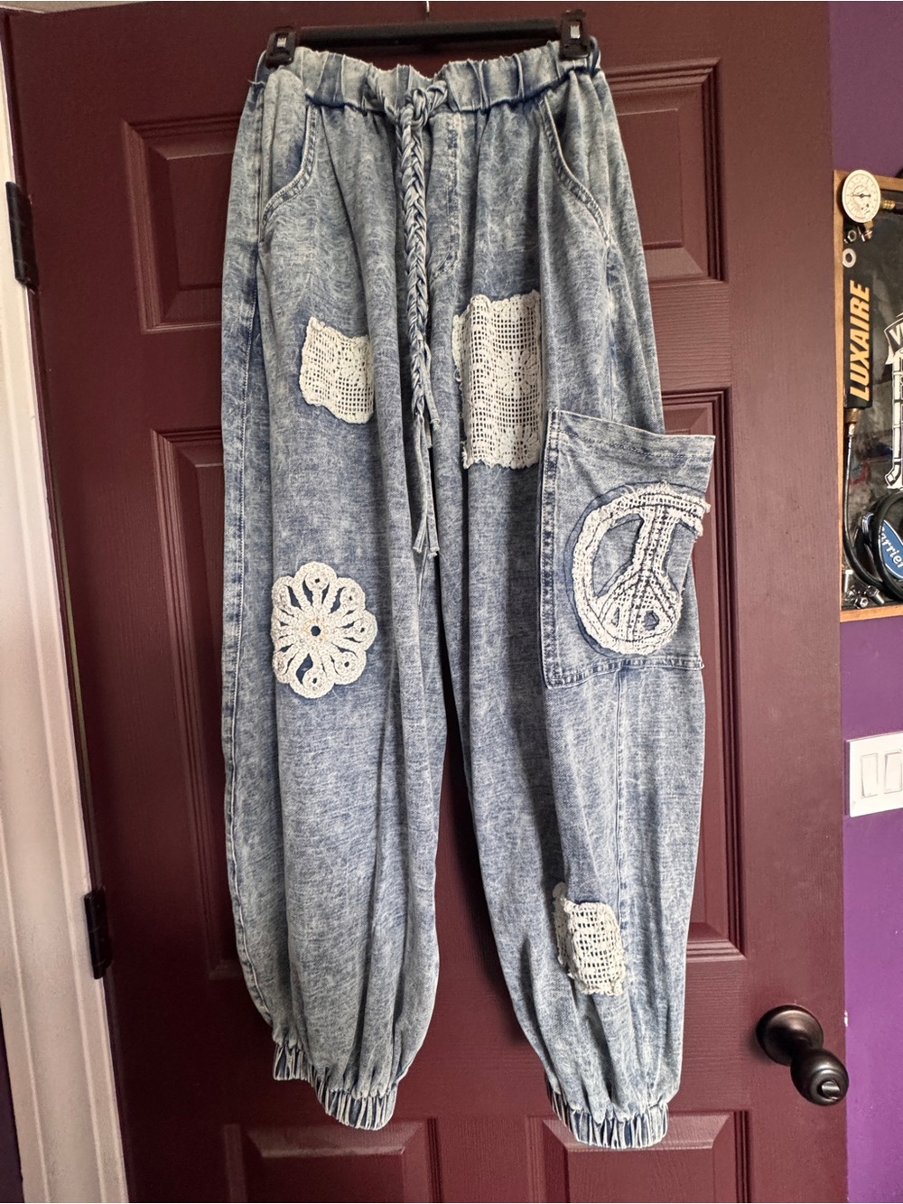 POL Acid-Wash Light Blue Boyfriend Jeans with Crochet Appliqués